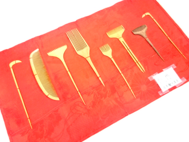 SALE!! JAPANESE KIMONO / ANTIQUE HAIR DRESSING SET / BOXWOOD