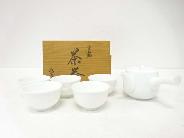 SALE!! JAPANESE COLLECTIBLE / IZUSHI WARE / WHITE PORCELAIN / CHRYSANTHEMUM C