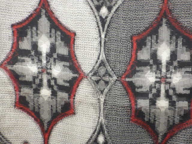 アンティーク　華紋に抽象模様織り出し本場村山泥大島紬着物