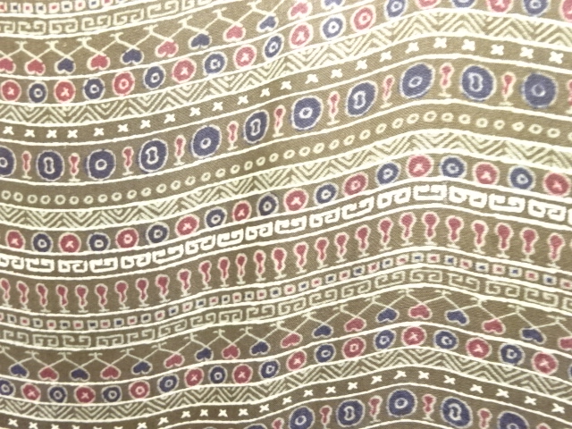 アンティーク　絹更紗　横段に抽象模様男物着物