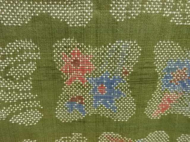 アンティーク　松梅に抽象模様織り出し本場泥大島紬着物(5マルキ)