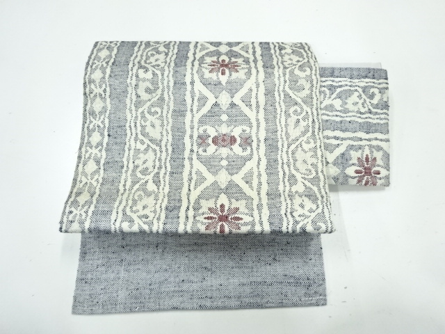 アンティーク　手織り真綿紬縞に花模様織出し作り帯